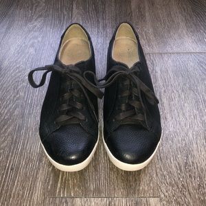 Like new Dansko sneakers